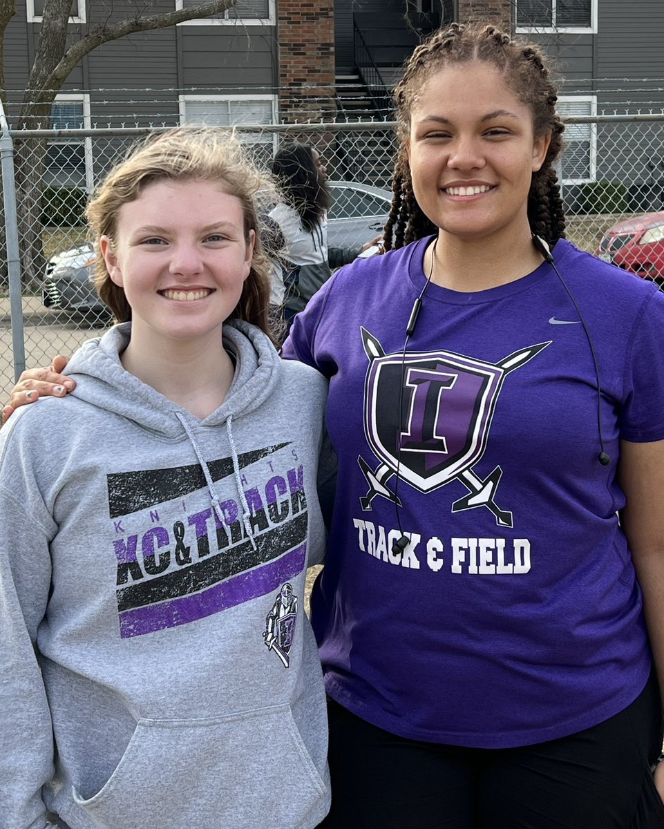 andibab's tweet image. Bulldog Relays - Dani PR’d in both shot put and discus today. So proud of her effort in these new sports. Love her teammates and mentors! 💗 @ihsknightstrack