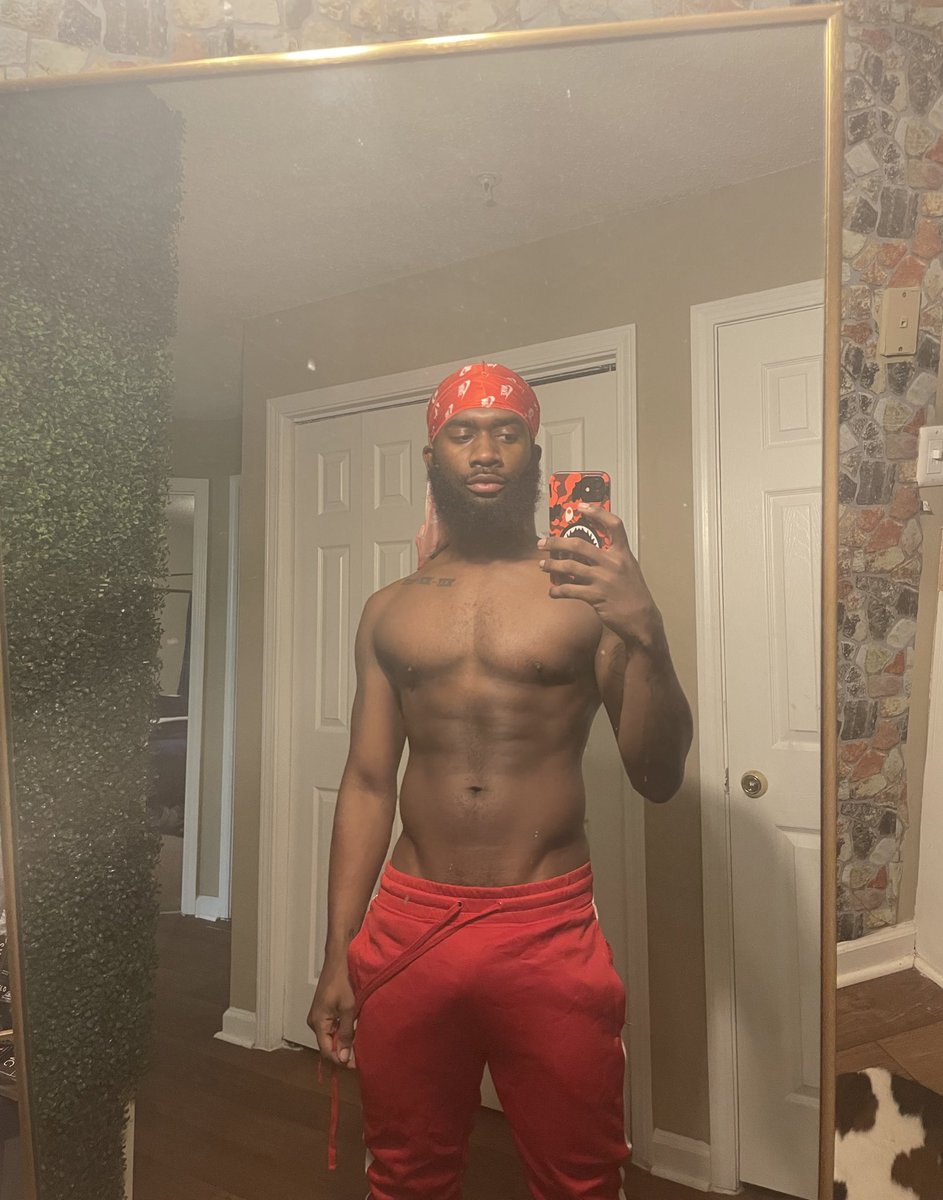 taedateaaa's tweet photo. Thicker Den A Snicker😏🍫 https://t.co/4A8wHwmDMT