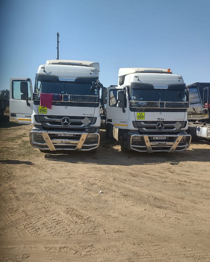 #DJSBU 5 X 34 Ton Side Tippers trucks available for hire

Local =R100 000 per month

Long-distance =R120 000

We provide 1.road side assistance
                       2. Our own drivers

                       3.GIT insurance
We require 60%deposit, 0640087541 /0823635091