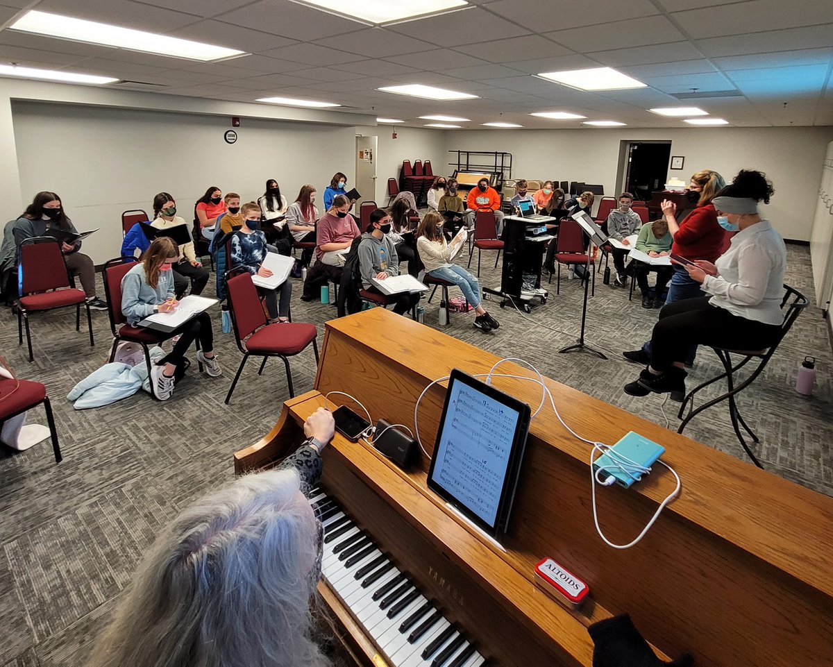 JoinHYC's tweet photo. Last weekend's Cantemus Choir retreat included a session with Drake University senior Lorena Eclatt to help us sharpen our Spanish pronunciations for "Festejo" by Rollo Dilworth. It will be part of our WorldSongs concert in May. Thank you, Lorena! https://t.co/gIwiIOMcZc