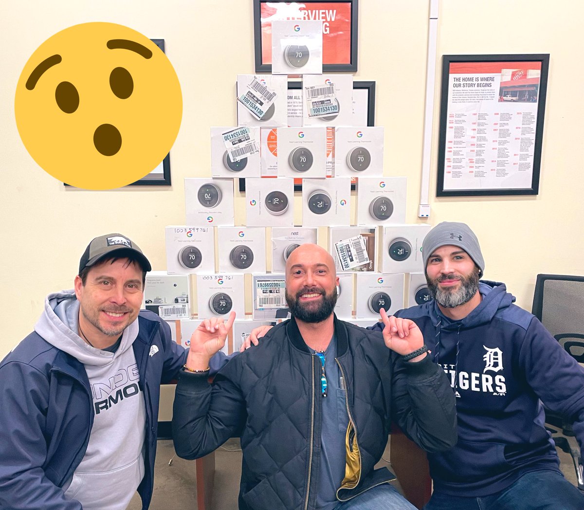 4 sets of bracelets, free rides downtown 👮‍♂️ and free lodging. Not a bad day for the good guys and this treasure back to its rightful store.  Communication is 🔑!!! Teamwork makes the dream work baby! <a href="/michael_chirco/">Michael Chirco</a> @XKerrigan <a href="/Dave_Dawber/">Dave Dawber</a>