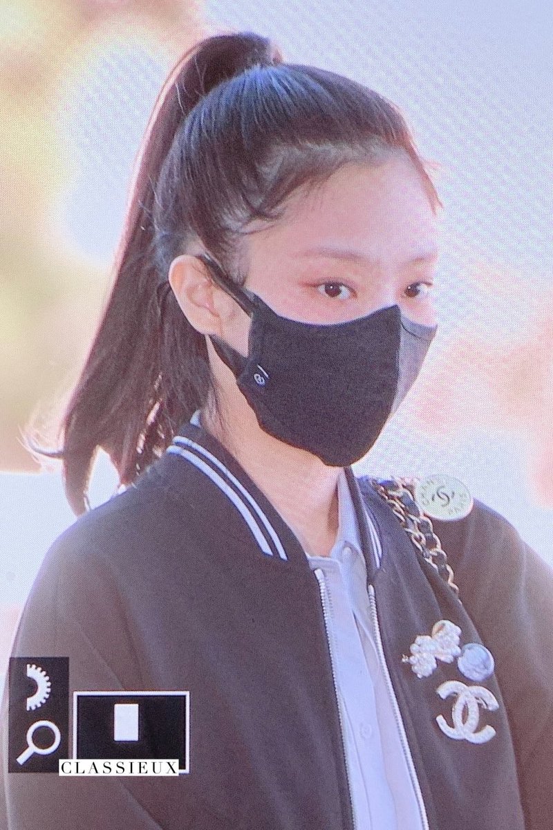 CLASSIEUXforJEN's tweet photo. 220305 safe flight jennie ❤️
#BLACKPINK #JENNIE #블랙핑크 #제니 https://t.co/VHZ9PHqdUT