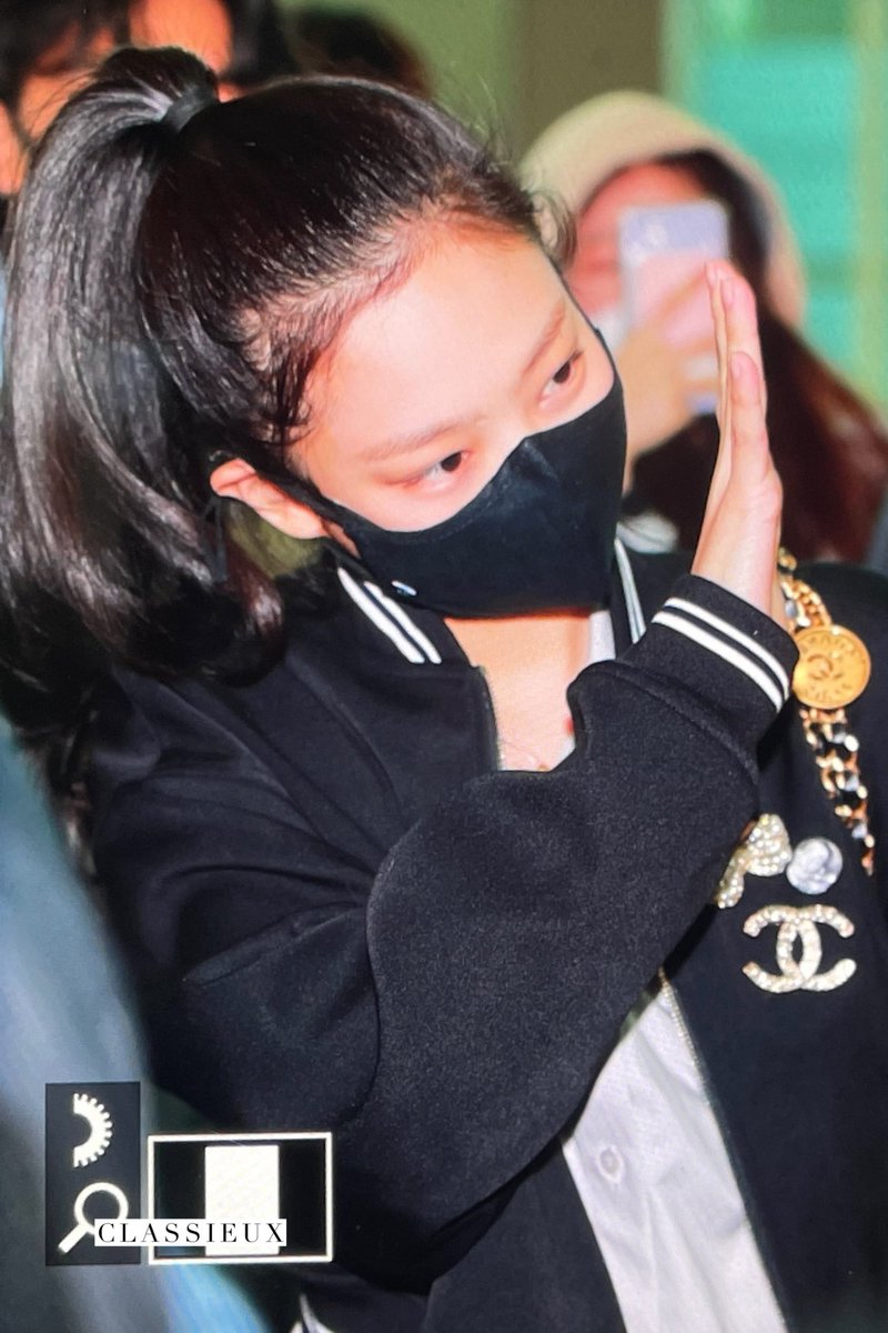 CLASSIEUXforJEN's tweet photo. 220305 safe flight jennie ❤️
#BLACKPINK #JENNIE #블랙핑크 #제니 https://t.co/VHZ9PHqdUT
