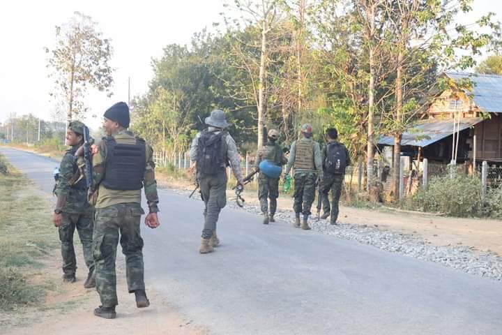 spring_2021's tweet photo. During the 3days of fighting from Mar2 to Mar4 in Demoso Tsp,Kayah State, artillery shelling by SAC destroyed at least 17civilians houses and wounded a comrade from Demoso PDF. Fighting continued from Feb16 to Mar4 in Moebye and Demoso Tsp on Shan-Kayah border.

#2022Mar5Coup https://t.co/WRujotEQEB
