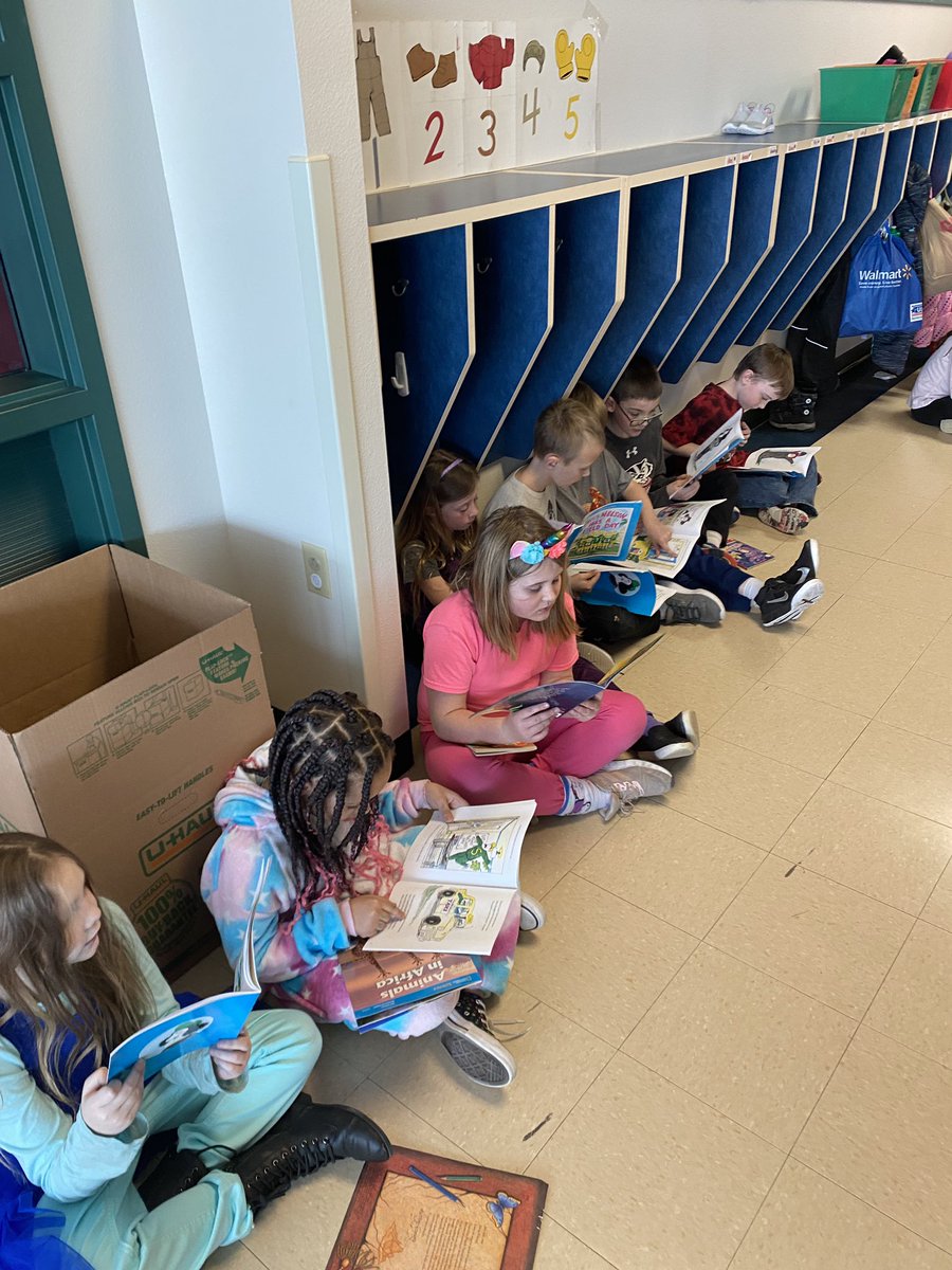 MissSears112's tweet photo. Read Across America Week-A visit from author @CurtCasetta, dressing like book characters, new books to take home, and lots of reading!  #KSDpride https://t.co/xFtnR4RGvS