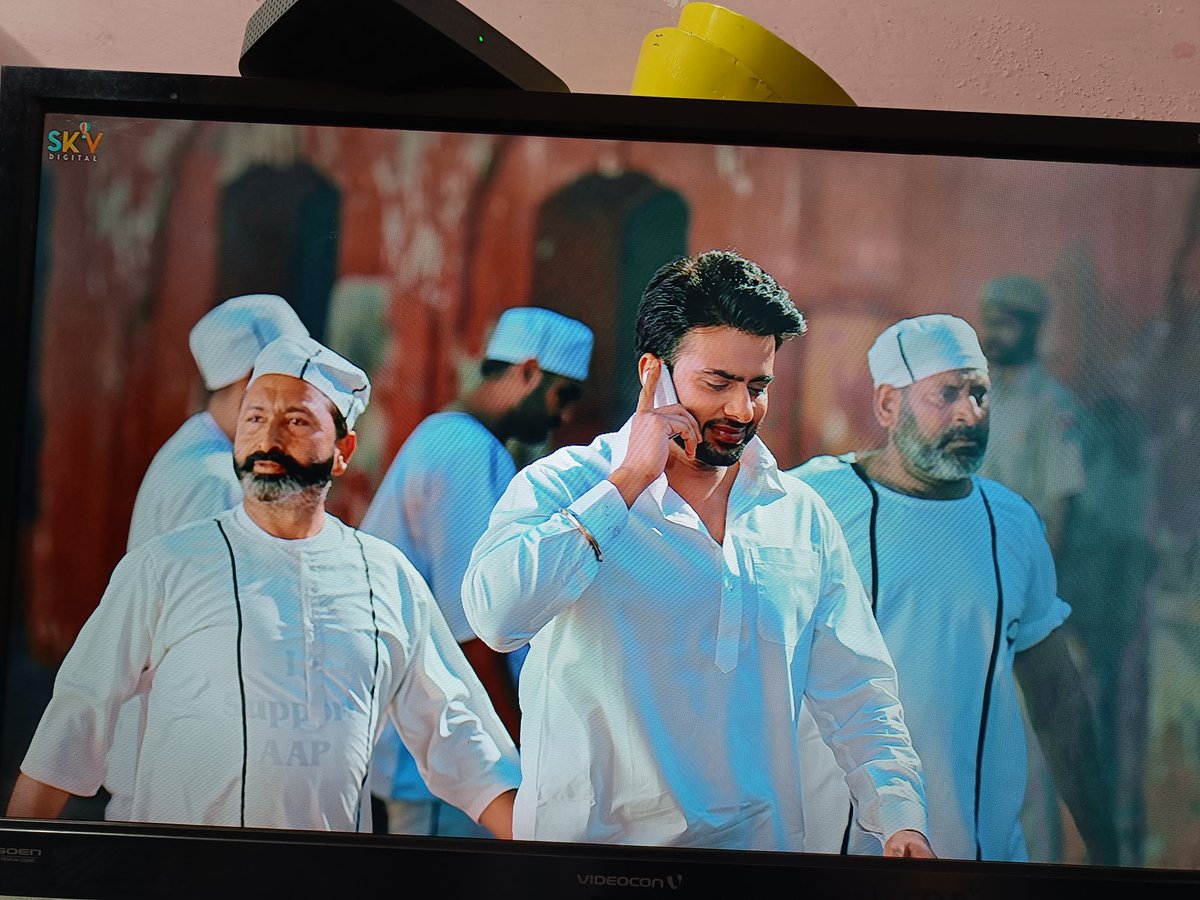 tufdeepak's tweet photo. Was watching song "Ali Baba" of #MankiratAulakh & #ShreeBrar and just noticed that left person in this video is wearing tshirt with quotation of #ISupportAAP
@AAPPunjab https://t.co/I5S77u1IxC