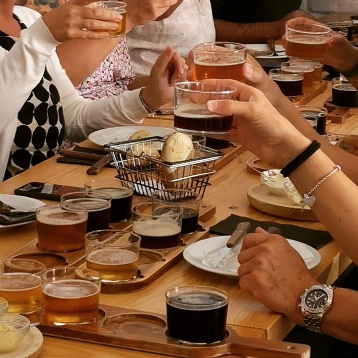 #sabadodecerveza
Que las quieres probar todas (o casi todas 😅)⁉️
Pide una #cata 
O dos...
☎️ 922564173
🅾️% Bullshit  💯% Craft Beer
#Tenerife #CraftBeer #CervezaOficial #COVID19 #isla #Beer #Bier #amigos #fun #happy #Parati #Food #vacation  #LikeForLikes #SaturdayMood #Paradise