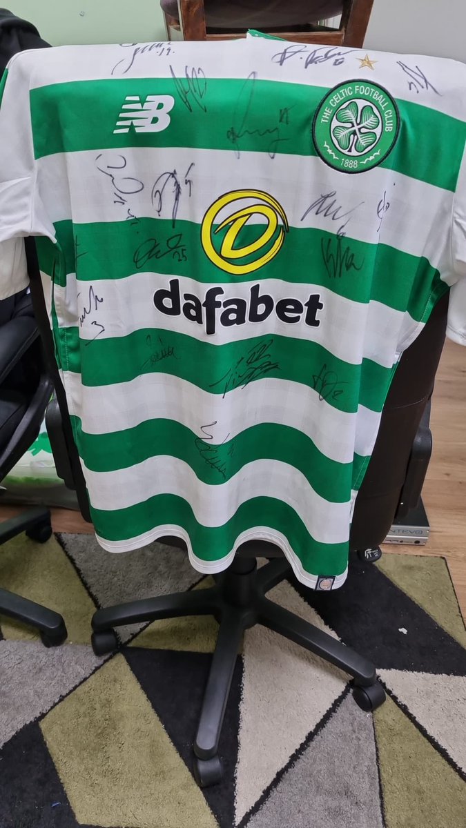drumchpelcsc's tweet photo. Ukraine DEC Appeal 🇺🇦                              Oliver’s are raffling this team signed treble winning top for £1 a ticket. 🎟 on sale until 21st March. Tickets available from behind the bar 👌🏻🍀 https://t.co/V62jQZtiLE