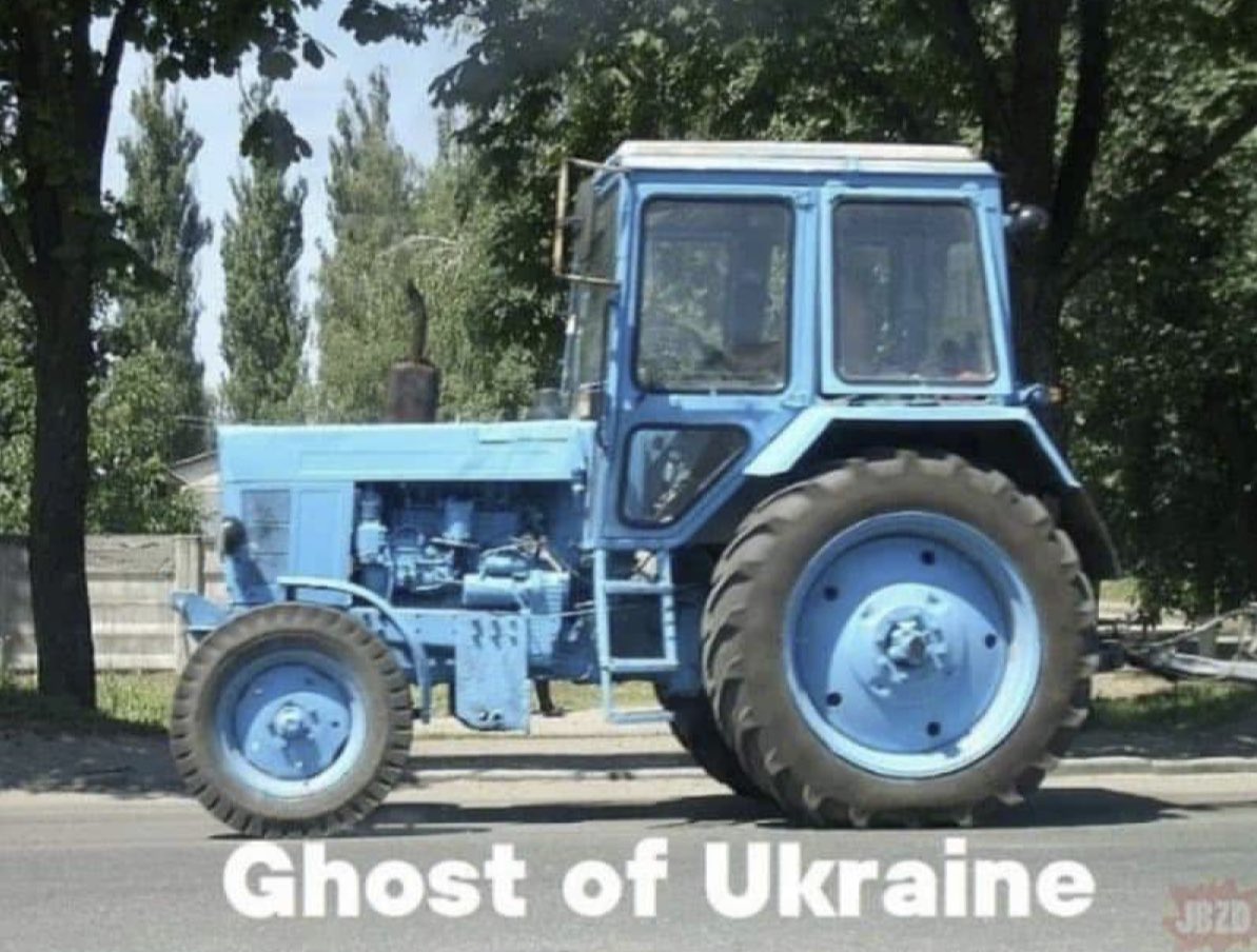 Local farmers all over #Ukraine are using tractors to still millions of $ worth equipment from #RussianArmy occupiers
#RussianUkrainianWar #RussiaUkraine #UkraineUnderAttaсk