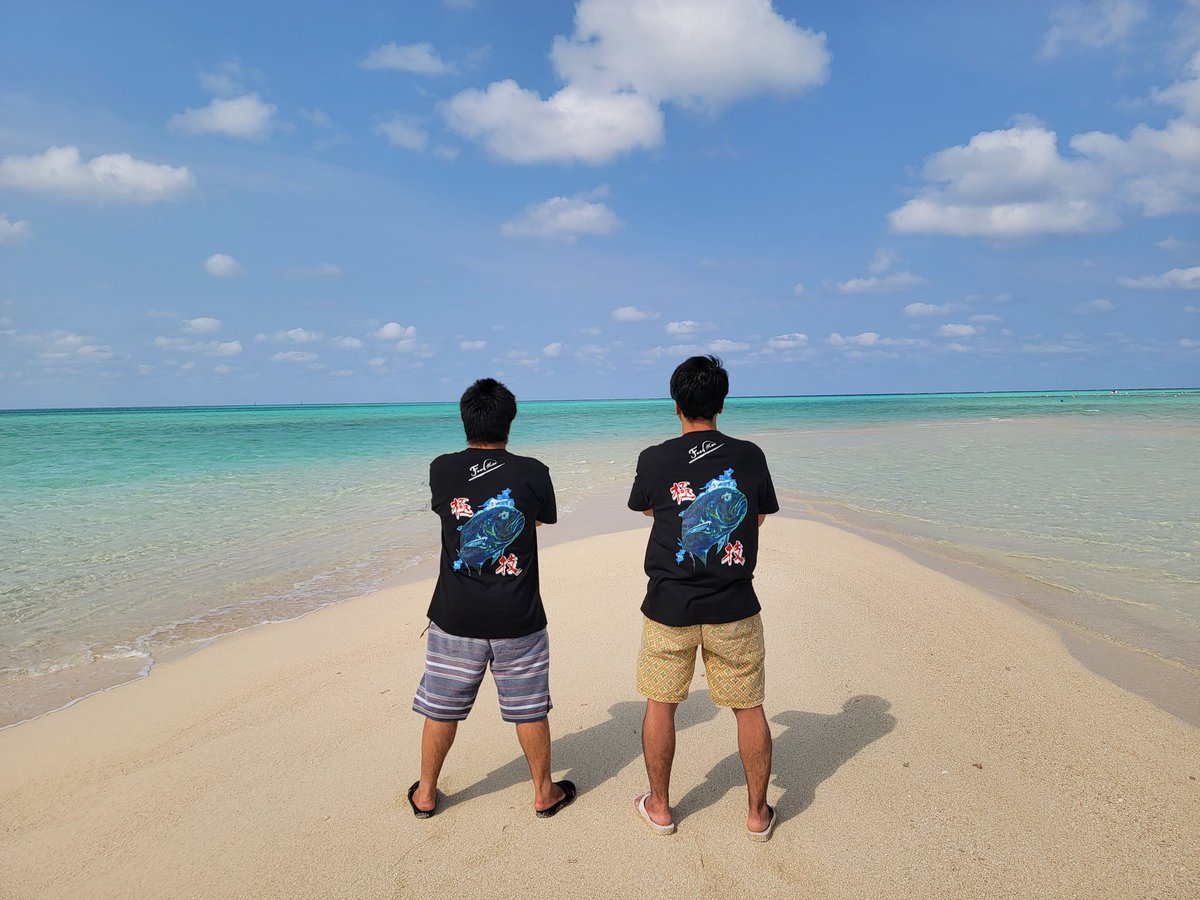 b7839d95e0d745a's tweet photo. feedManのチームTが届いたので撮影してきました🎵
最高な天気の撮影最高でした。
#宮古島
#伊良部島
#フィードマン
#feedMan https://t.co/Pke7SWwNtD