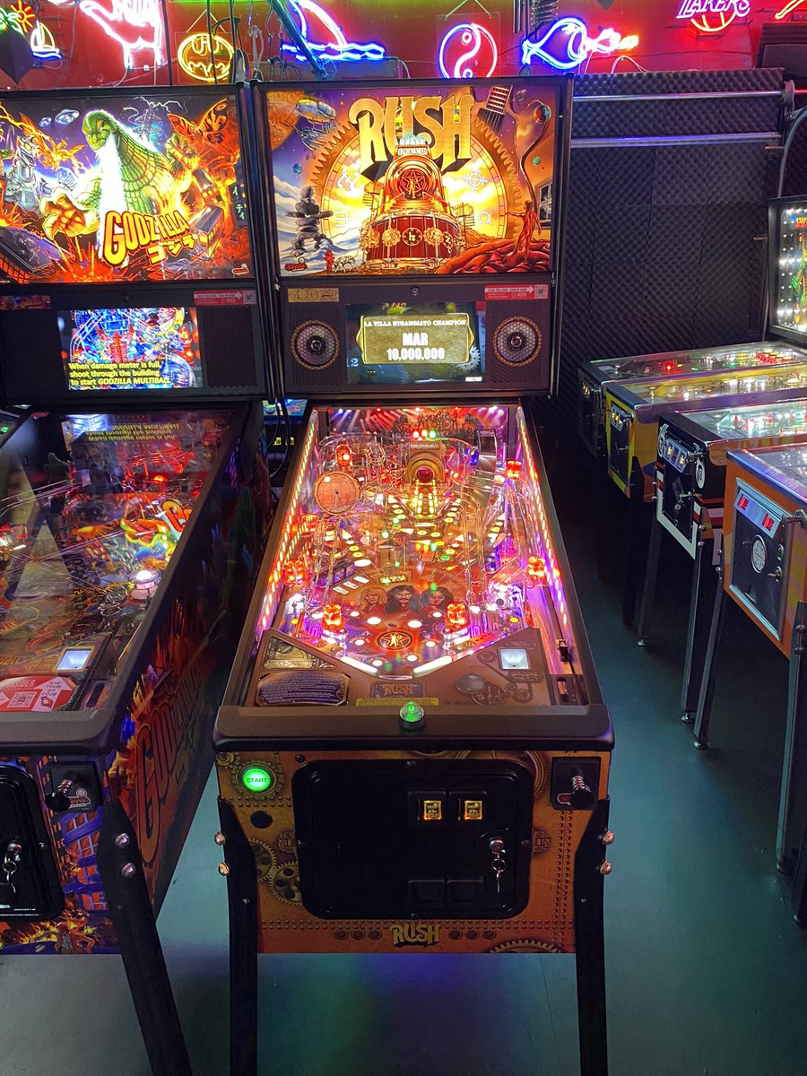 shunpiker65's tweet photo. Taking Center Stage

@sternpinballinc Rush LE 447/1000 

Shout-out to Heidi, Carrie and Jeff @gameroomguys for the first class service and hospitality. 

@rushtheband 
#MechanicalMusic 
#Gedzilla 🙂 https://t.co/UM3gxGwNUx
