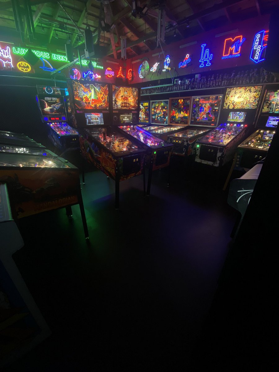 shunpiker65's tweet photo. Taking Center Stage

@sternpinballinc Rush LE 447/1000 

Shout-out to Heidi, Carrie and Jeff @gameroomguys for the first class service and hospitality. 

@rushtheband 
#MechanicalMusic 
#Gedzilla 🙂 https://t.co/UM3gxGwNUx