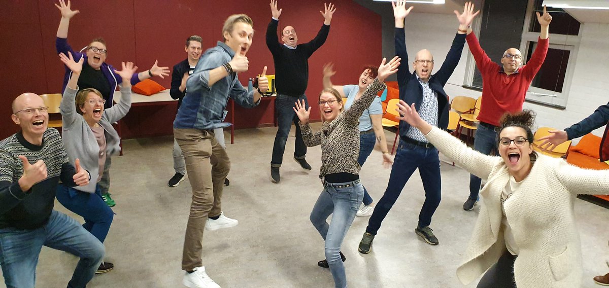 JAAAAAAAAH!!! We mogen weer🥳 Op zaterdag 12 maart speelt #DikkeDuim #theatersport een wedstrijd in <a href="/PandPEhv/">Pand P Eindhoven</a> tegen team Woest. De allerlaatste kaarten kaap je nu uit de <a href="/eventbrite/">Eventbrite</a> webshop. #GRATIS 
eventbrite.nl/e/tickets-thea…
