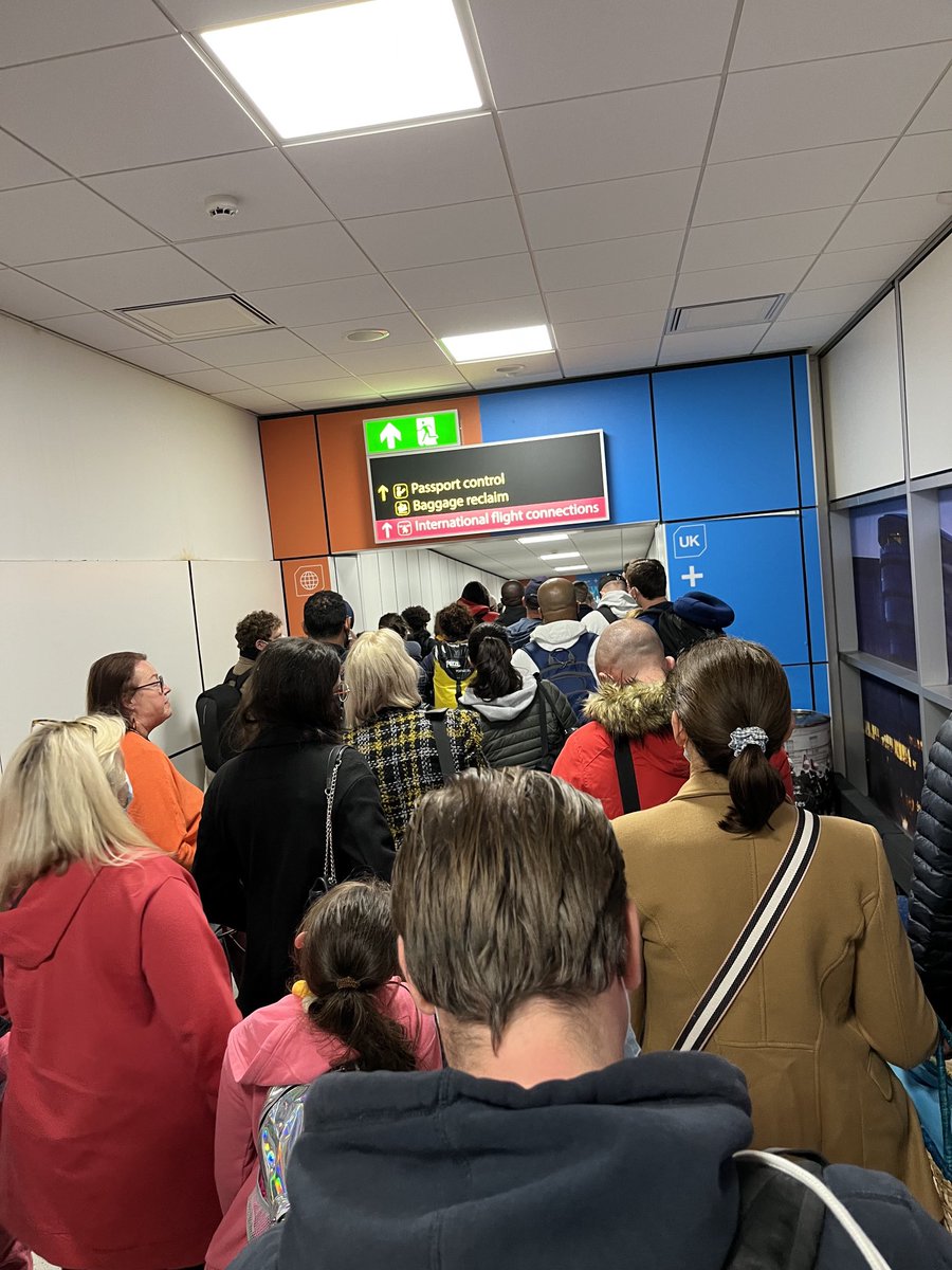 JulietBremner's tweet photo. Gatwick airport chaos. Everyone at a standstill long before you reach immigration hall. #gatwick #misery https://t.co/T8llc5s96s