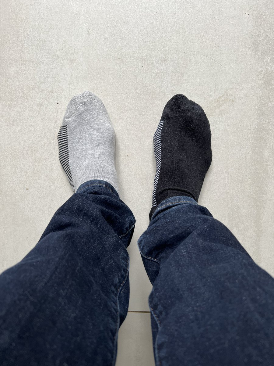 OneSatsuma's tweet photo. My life #missingsocks #matchingpairs #blackhole #vanish #sockproblem https://t.co/KZ3LEnQ770