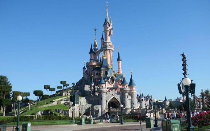 Voici les prévisions les plus fiables pour les temps d’attente à Disneyland Paris: meteosensible.free.fr/disneyland.html

Nous vous recommandons cette page 👍🏻

🙂🙂🙂