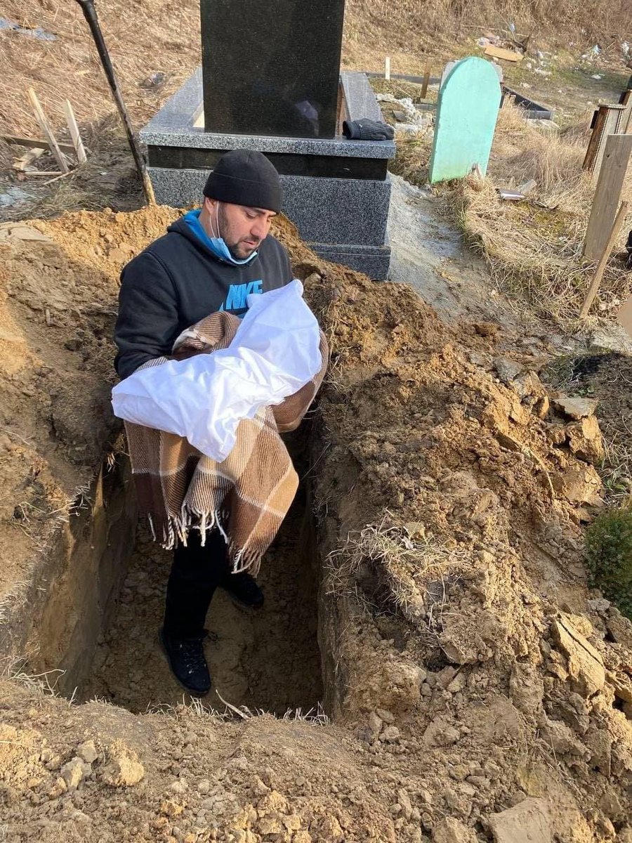 ankara_kusu's tweet photo. Ukrayna’da günlerce soğuk sığınakta kalmakta olan 2 aylık bebek zatürre sonucu yaşamını yitirdi https://t.co/Ec6UfwGbIa