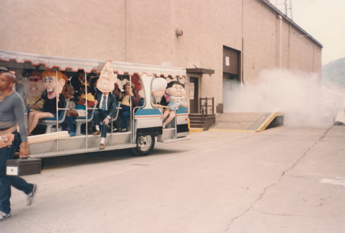 WannaBeatle's tweet photo. just a bunch of live-action claymation people on a tram trying to chase @michaeljackson at @CulverStudios ...something you see all the time
#MichaelJackson #MoonWalker #ChildActor #culverstudios https://t.co/7oVhTM1LLD