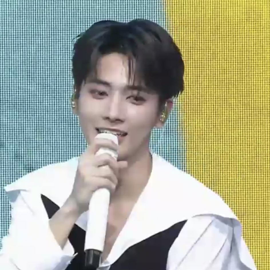 low quality pics but he's still fine??