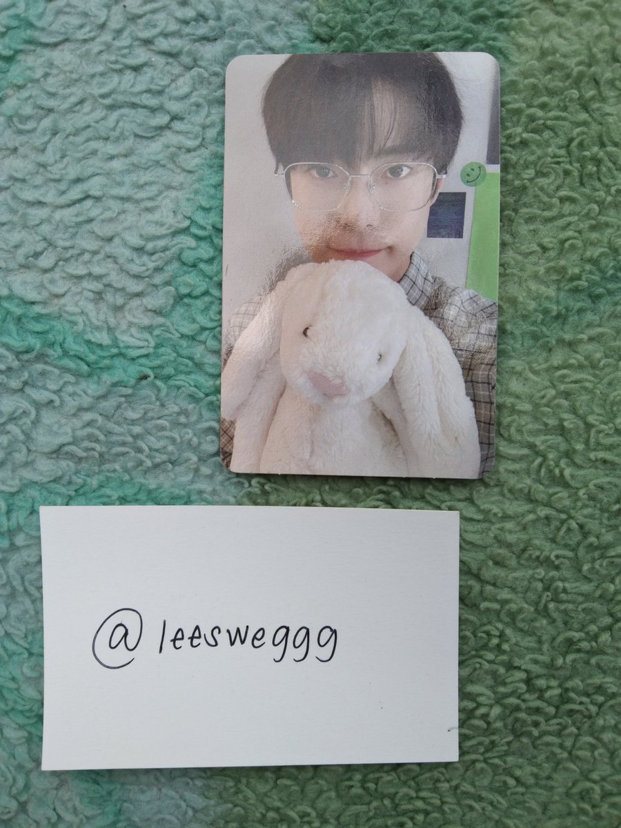 hooniquee's tweet photo. Ic may interesado ba official doyoung pc, hm kaya... https://t.co/ZaW9el0NmM
