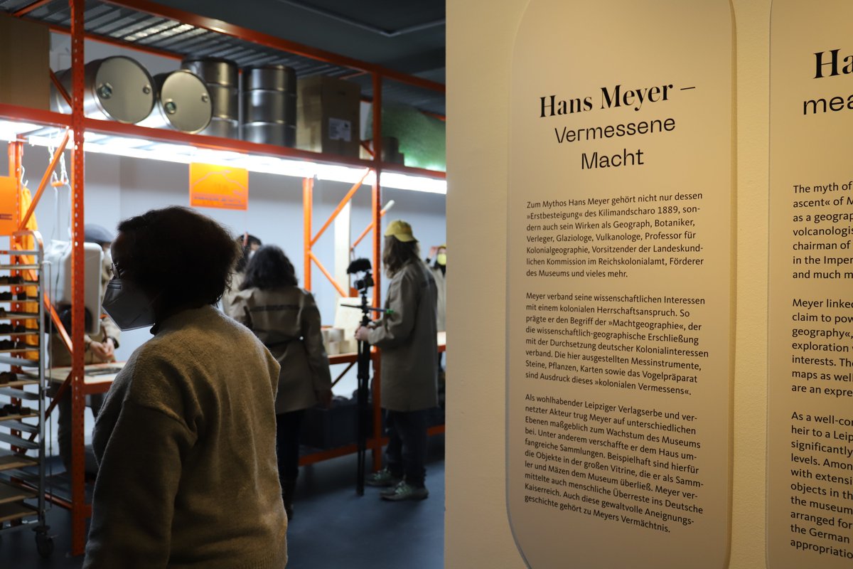 dank <a href="/PARA_Kollektiv/">PARA</a> und der <a href="/skdmuseum/">Staatliche Kunstsammlungen Dresden</a> kann man im #Grassi Museum in #Leipzig alles über die Spitze des #Kilimanjaro lernen, und sich sogar für ihre Rückkehr nach #Tanzania einsetzen! Berlin und Postdam Postkolonial waren gestern zusammen vor Ort
@SPSGmuseum <a href="/oldmoshi2016/">Old Moshi cultural</a>