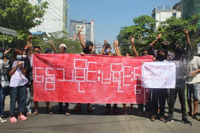 MizzimaNews's tweet photo. ''နွေသမိုင်း မရိုင်းစေရ'' ရန်ကုန်သပိတ် ချီတက်ဆန္ဒပြ

ဓာတ်ပုံ - HP

#Mizzima
#Rangoon Empire
#ရန်ကုန်သပိတ် https://t.co/WJlAerPAs6