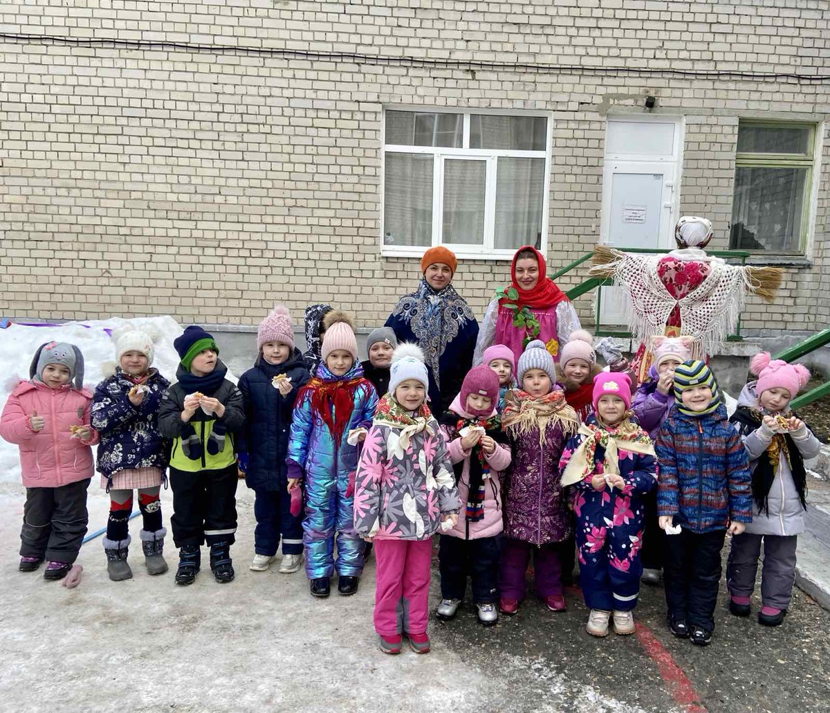 #детскийсад10 #Масленица #ОбразованиеЗаречныйЗато Пусть масленица дарит вам добро, весеннее чудесное тепло. Пускай на сердце расцветут цветы, и сбудутся заветные мечты! Мир вашему дому!