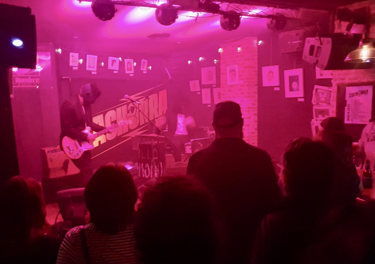 ftierraseca's tweet photo. Iniciamos el fin de semana cultural con buena música, anoche en la sala La #Cachorra yeyé, en #Albacete #CastillaLaMancha. Conciertos de primera con #Pelomono y buena compañía. https://t.co/sBdGSNOeEB