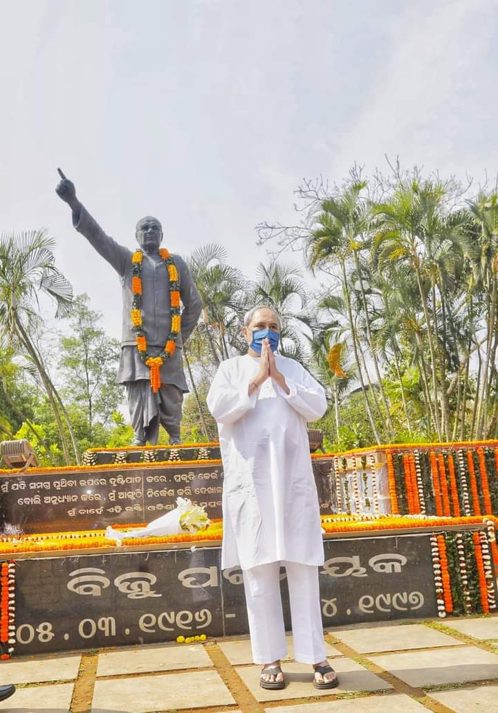Dusmantasamal7's tweet photo. ବିଜୁ ବାବୁ ପରି ହେବି. ମୁଁ ବିଜୁ ବାବୁ ପରି ହେବି. 7500କର୍ମଚାରୀଙ୍କ ପ୍ରତି ଆପଣ@Naveen_Odishaସରକାର  ଯେଉଁ ଅନ୍ୟାୟ କରିଛନ୍ତି ତାହାକୁ ବିଜୁ ବାବୁଙ୍କ ପରି ଲଢେଇ କରି ଆମ ଅଧିକାର ଆମେ ସାବ୍ୟସ୍ତ କରିବୁ.ଯଦି ପ୍ରକୃତରେ ବିଜୁ ବାବୁ ଙ୍କୁ ସମ୍ମାନ ଦେଉଛନ୍ତ��� ତାହେଲେ କମ୍ପାନୀ ପ୍ରେମରେ ଅନ୍ଧ ନ ହୋଇ ଓଡ଼ିଆ ଯୁବକଙ୍କୁ ନ୍ୟାୟ ଦିଅନ୍ତୁ. https://t.co/7d4P00w5qi