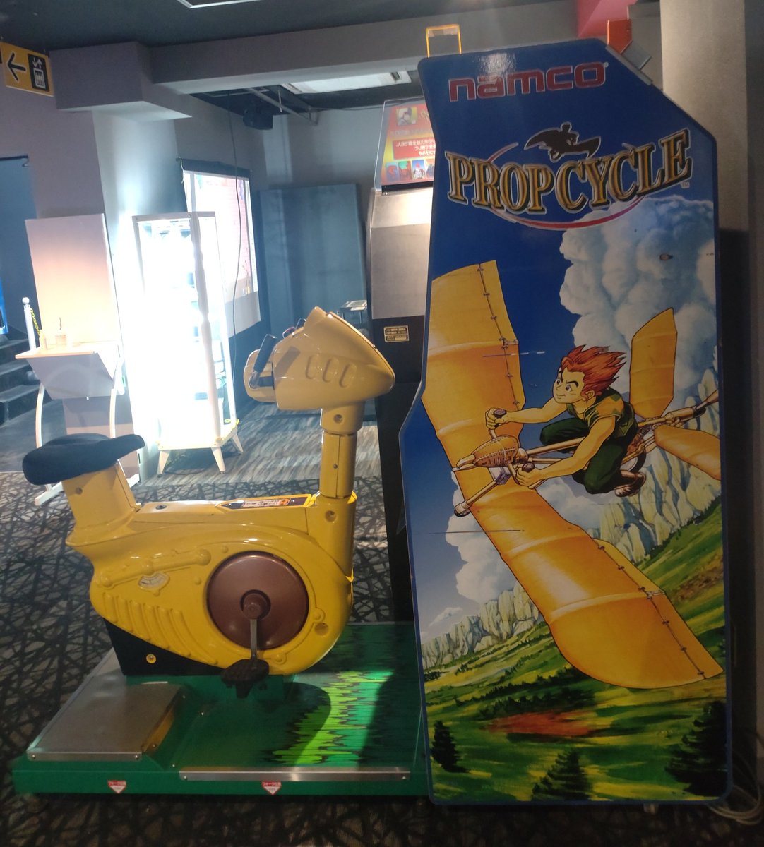 NISHIOGINECO's tweet photo. セガ秋葉原3号館の6階のレトロゲームコーナーにプロップサイクルが有ったよぉぉぉ(´;ω;`)
漕ぎたかったよぉぉぉ(´;ω;`)
ラペロプターで空飛びたかったよぉぉぉ(´;ω;`)
#プロップサイクル #PROPCYCLE https://t.co/6ts5CSqgCg