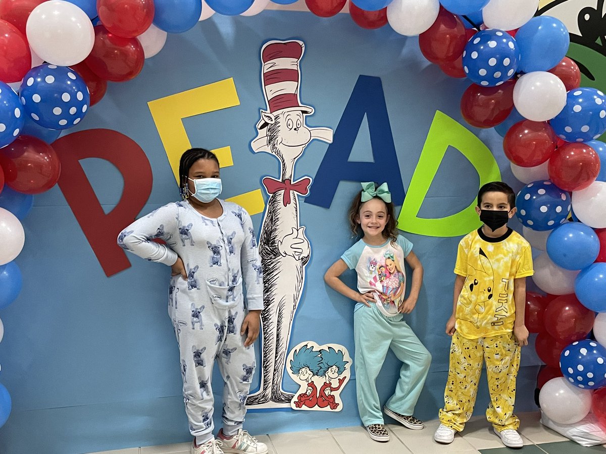 ClarkWritesNow's tweet photo. It was a great week highlighting the works of @DrSuess for Read Across America Week! The students really enjoyed the readings. #RedFishBlueFish https://t.co/PHuRm4CSzu