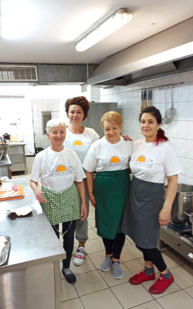Meet our volunteers! Serving meals at our Taraska refugee center. #refugeesupport <a href="/ArtofLiving/">The Art of Living</a> <a href="/SriSri/">Gurudev</a>