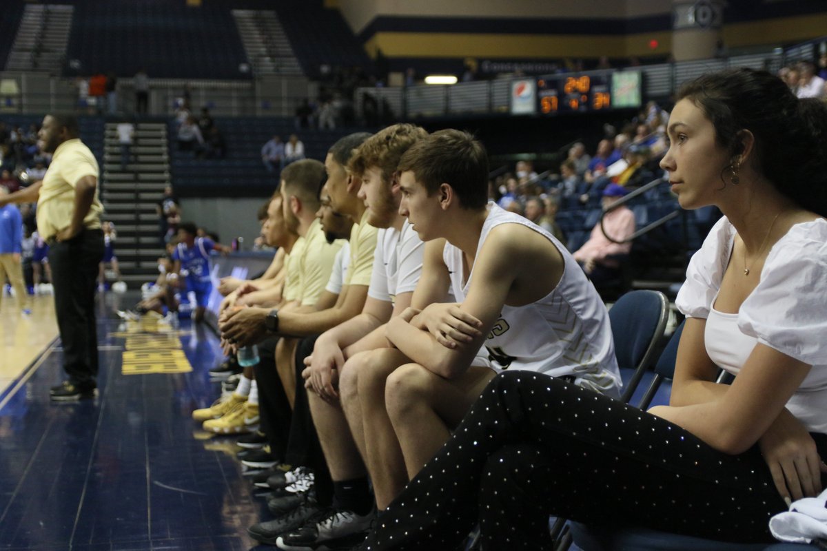 More pics from tonight's 64-34 win for @MurrayHSBBall over Paducah Tilghman in the 1st Region Tournament semifinals. <a href="/MurrayTigers/">Murray High Athletics</a> #kyhsbasketball <a href="/KHSAA/">KHSAA Main</a>