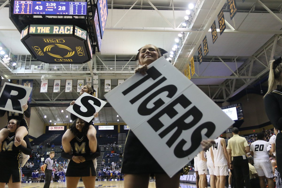 racercard's tweet photo. More pics from tonight's 64-34 win for @MurrayHSBBall over Paducah Tilghman in the 1st Region Tournament semifinals. @MurrayTigers #kyhsbasketball @KHSAA https://t.co/guNFDKyeSo