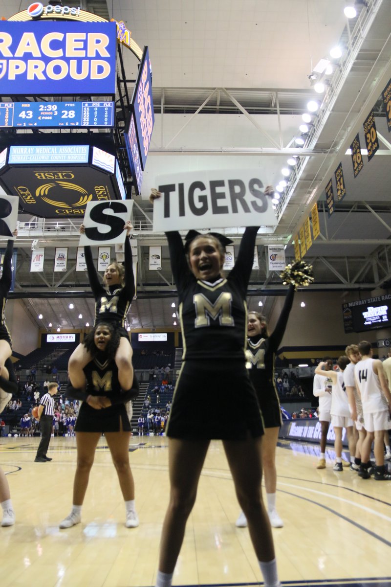 racercard's tweet photo. More pics from tonight's 64-34 win for @MurrayHSBBall over Paducah Tilghman in the 1st Region Tournament semifinals. @MurrayTigers #kyhsbasketball @KHSAA https://t.co/guNFDKyeSo