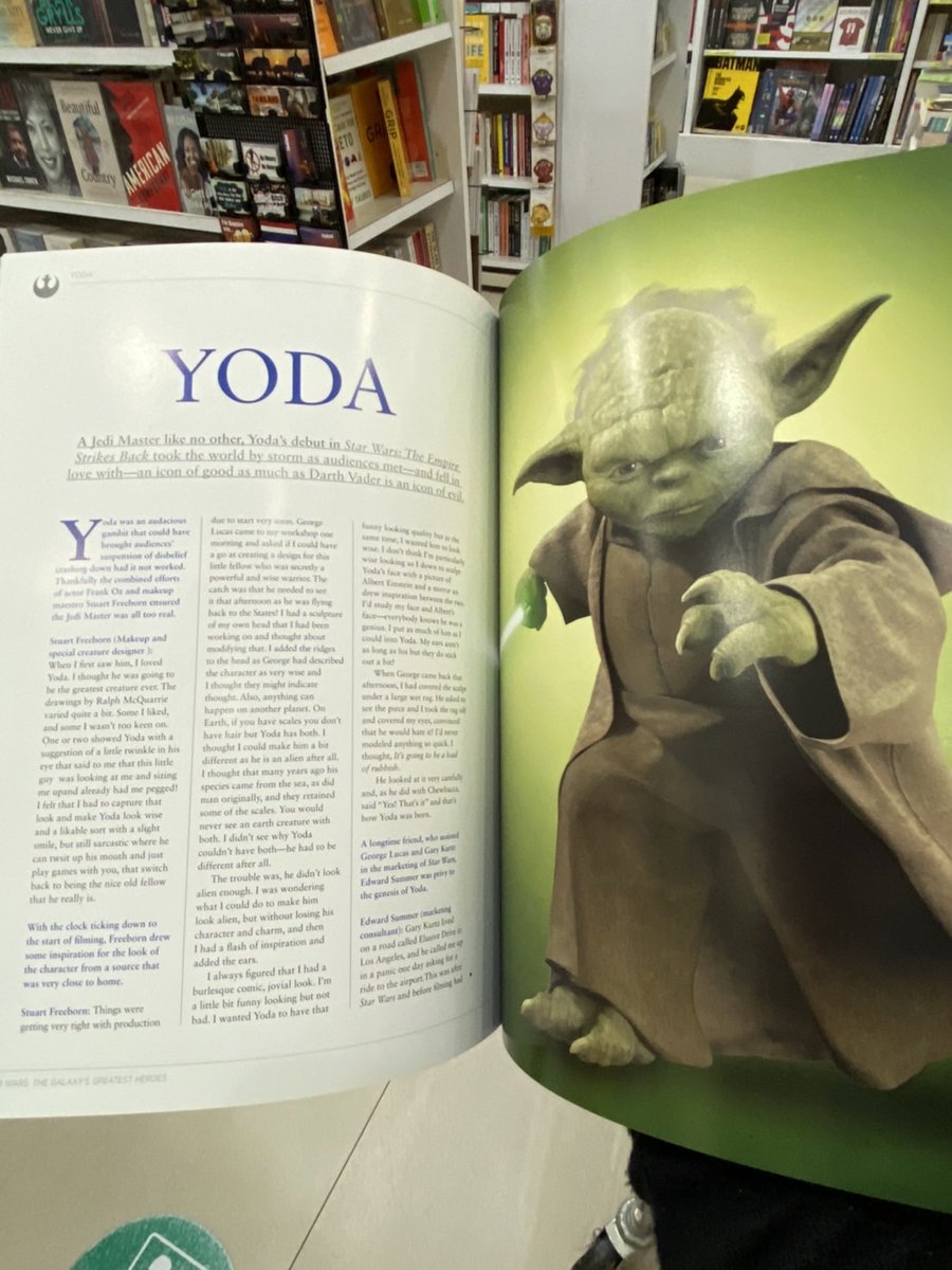 Asiabooks_th's tweet photo. Star Wars: The Galaxy's Greatest Heroes
หนังสือที่จะพาคุณไปพบกับเบื้องหลังและบทสัมภาษณ์ 15 ของตัวละครดังที่ทุกคนคิดถึงจากตำนานภาพยนตร์ไซไฟ #StarWars อาทิเช่น Mark Hamill (Luke Skywalker), Carrie Fisher (Princess Leia), Harrison Ford (Han Solo) https://t.co/3koz0kuwiw