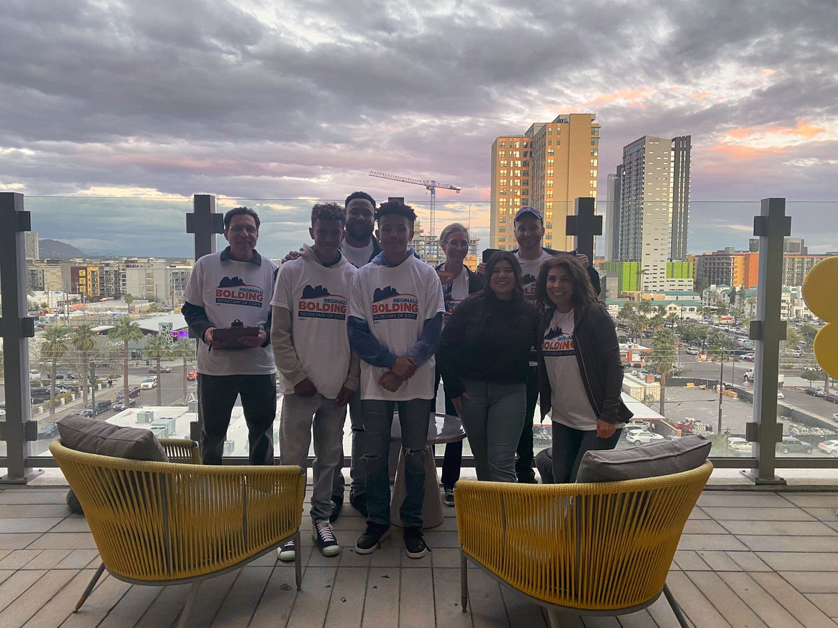 iamkengonzo's tweet photo. Grateful for #TeamBolding for holding it down tonight at #FirstFridayPHX
We had a great night talking to voters, collecting signatures, and enjoying the beautiful art. https://t.co/CBv5vsqUAD
