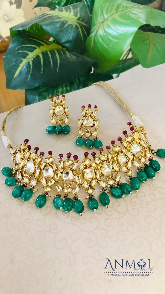 InfoAnmol1's tweet photo. Adorn this beautiful 925 silver white kundan choker set with touch of ruby beads and green drops this festive season. This Kundan necklace is a must pick for every bride who likes simplicity and classic art.
#kundanwork #indiansilver #onlyatanmol https://t.co/Js45DtbmJ8