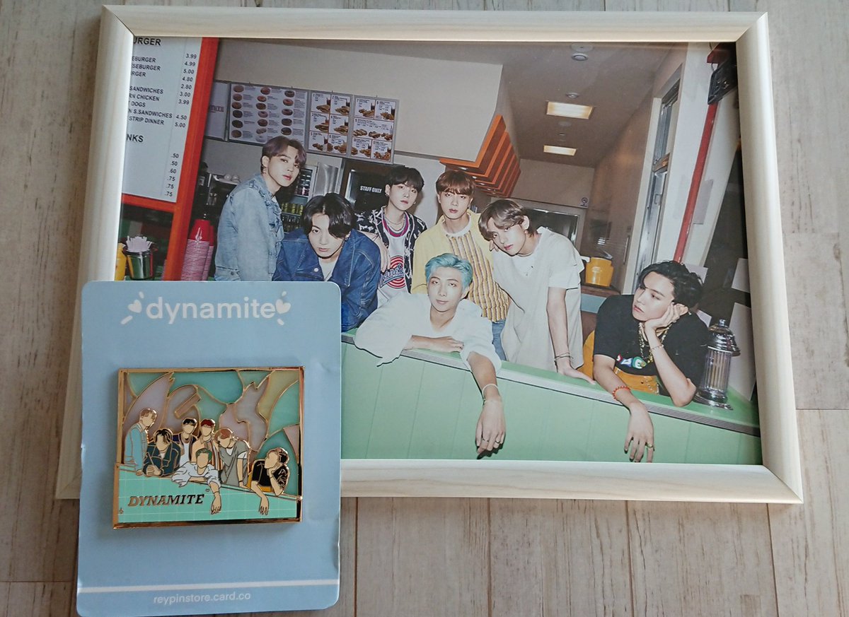 aslasmile's tweet photo. @ReyPins 様
@yonkwanmin 様

ステンドグラス仕立てで立体感のあるとっても素敵なピンです🎵
ずっしりとした高級感😆

さっちー様
いつもご丁寧なおとりまとめ、ありがとうございます。
素敵なピンのコレクションが増えてとても感謝しています🙇 https://t.co/rZAPyoGH2B