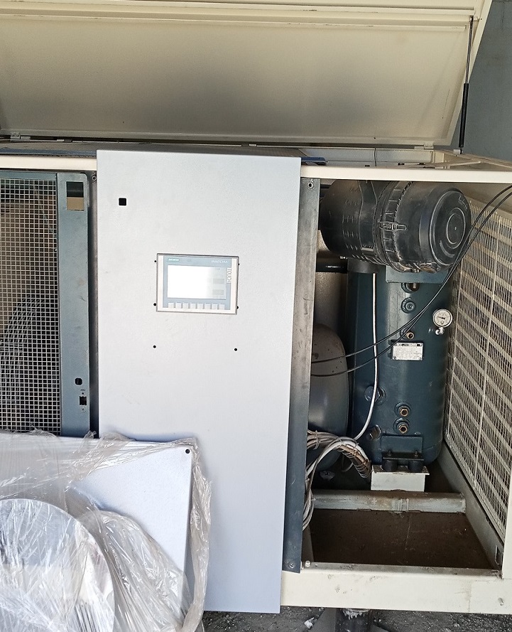 a_iplc's tweet photo. Client has old #Air_Compressor with faulty controller system.
#SIEMENS #PLC and #HMI and also #VFD drive to control #Compressor #speed.
Also we add #ModBUS #PowerMeter to measure electrical consumption.

#iPLCa is 
#Your_Automation_Manager https://t.co/6XIkz2iJnE