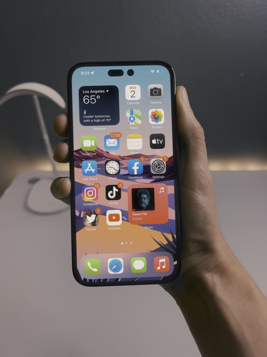T002143's tweet photo. #apple @TheAppleInsider @iPhoneHackx @AppleInsider_ru
#iphone14pro
True Sense of
what that Pill Hole cut-out on the iPhone 14 Pro would look like and I really like it.
What do you guys think? https://t.co/12BBbysfsj