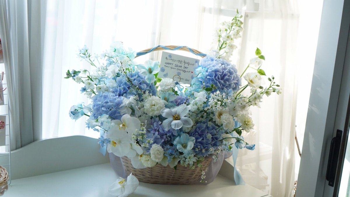 see_sun_221's tweet photo. 🥳2022 솔라 생일 서포트🥳

늦은 서포트 후기입니다
220221 솔라님의 생일을 맞이해서 
나의시선,김용선에서
꽃바구니 서포트 들어갔습니다.

#HappySolarDay
#온세상에_아름답게빛나는_솔라생일 https://t.co/YlMXTEt6ni