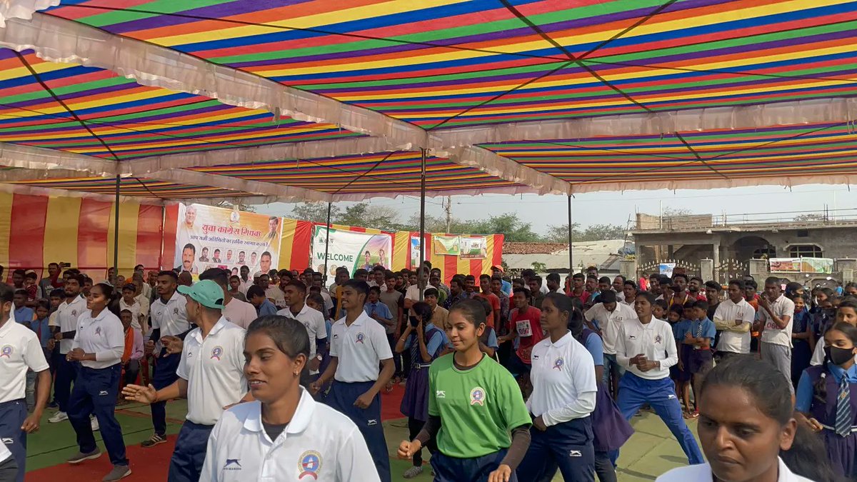 jayant_8173's tweet photo. आज विधायक @BS_BaghelDGG जी के साथ ग्राम गिधवा में आयोजित 5 km मैराथन दौड़ प्रतियोगिता और जुंबा डांस में सम्मिलित हुआ। 
जहां प्रदेश के विभिन्न जगहों से आए धावकों के साथ दौड़ में भाग भी लिया । https://t.co/U7alq77NIA