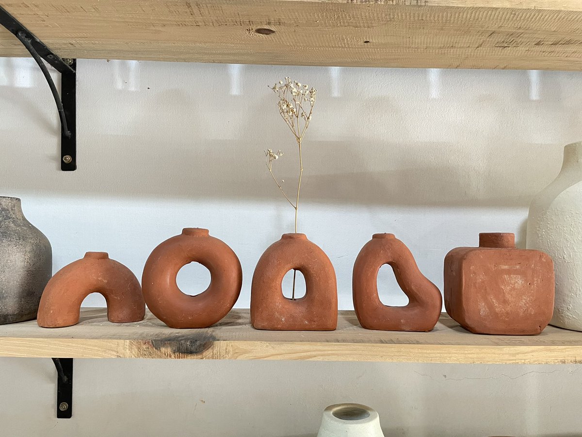 eskupi_'s tweet photo. Guis izin promote jualan yhaa..
Ak ada micim micim bentuk pot terracotta munyil buat decor..

Satuan IDR 35.. tp kalo mau paketan
100/3 pcs bole campur..
Siap mengestetikan ruangan kalian. https://t.co/xiuEkCWMbZ