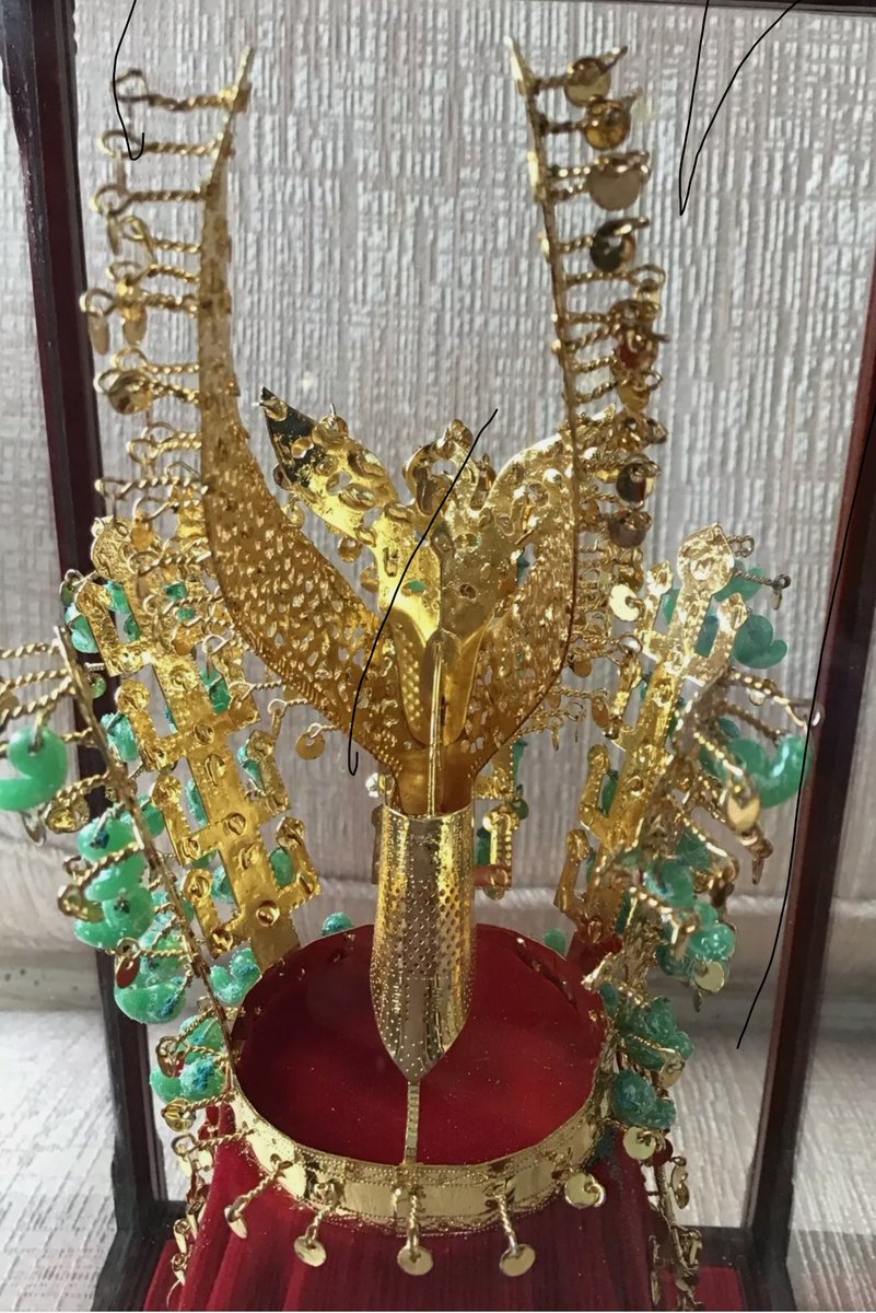 여기 올린 신라 왕관, 성경에서는 황금 면류관이라고 되어 있읍니다.

우리 열심히 하나님께 기도하며 노력해서 모두 황금 왕관을 쓰게 되시기를 원하며 기도드립니다.

여기 올린 신라 왕관은 오늘 제가 구입한 것입니다.
축하해 주세요.

이 금관은 신라왕관으로 마천총금관 국보 제 188호입니다.