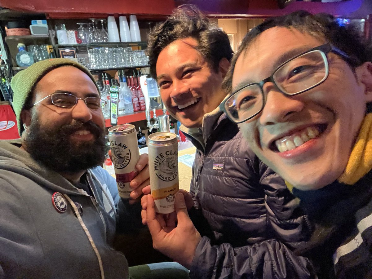 Bobakkabob37's tweet photo. Just another phenomenal Friday night with my @uniteddemclubsf friends and the good folks from #DearCommunity organizing the revival of #ChinatownFridays 

Tonight we went to Bow Hon Restaurant, the food was excellent (per usual) and afterwards, we headed over to Red’s Place https://t.co/UQ6cu244Ch