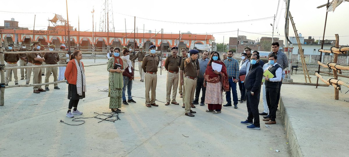 DeoAligarh's tweet photo. 10 मार्च को होने वाली मतगणना की तैयारियों के सम्बंध में एसएसपी एवं अन्य अधिकारियों के साथ धनीपुर मंडी का लगातार निरीक्षण कर व्यवस्थाएं पूर्ण करने के निर्देश दिए।
@ceoup @ECISVEEP @SpokespersonECI @AligarhCdo https://t.co/S3zGLoz04h