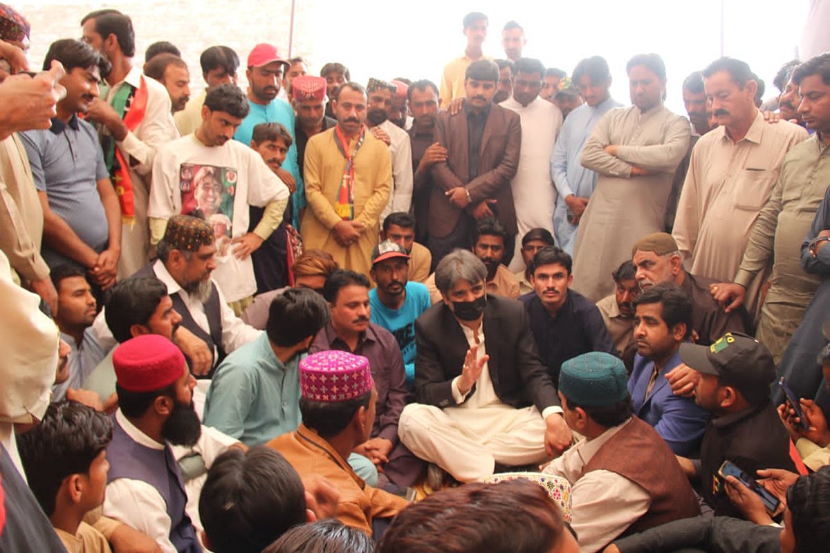 Suleman_PPP's tweet photo. With Honrouble Beloved Minster Transport and Mass transit MPA Syed Awais Qadir Shah Sahab &amp; PPP workers at Multan next route Inshallah #Lahore
 #LongMarch27feb
@BBhuttoZardari @BakhtawarBZ @AseefaBZ @awais_shah01 https://t.co/AvkgnAVpG4