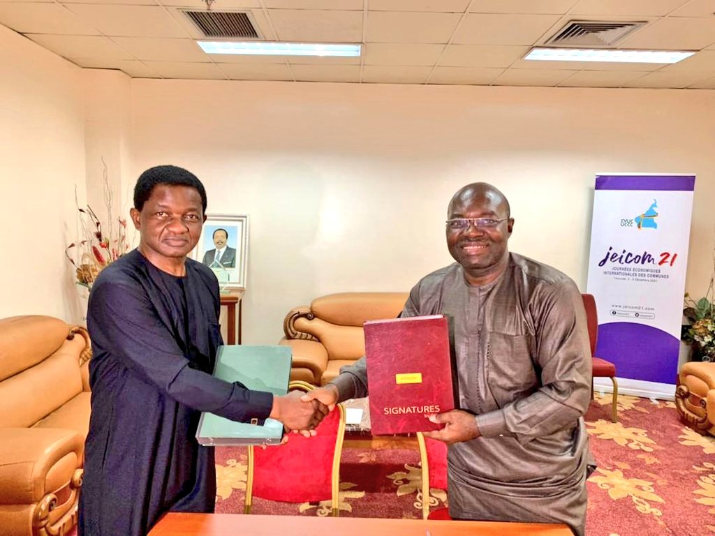 Yaounde_7_News's tweet image. le  President  du #CVUC et maire de la commune d'arrondissement de  @Yaounde_7_News  M. Augustin TAMBA a signé un partenariat avec @iaicmr_officiel. Pour la formation des femmes en #NTIC 
Bénédictions aux maires 2.0