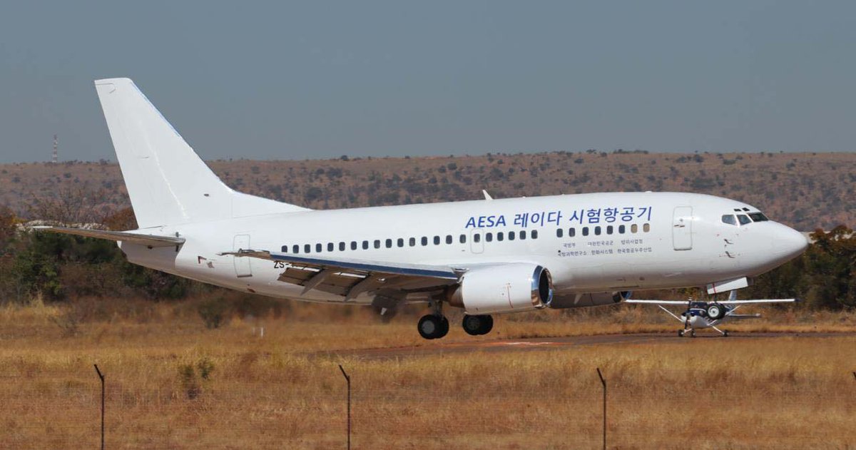 KimJYeop's tweet photo. @defencetechasia @AsiaPacPaul
Photos of "AESA 레이더 시험항공기"; Seoul's test aircraft, based on Boeing 737, for indigenous KF-21 fighter's AESA radar currently under development. https://t.co/J4MN4B9vkJ